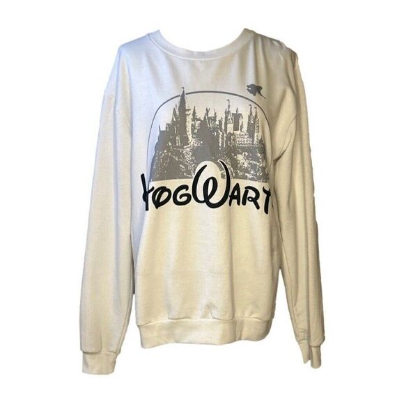 Hogwarts White Sweatshirt Pullover  Fresh tops Size Medium - Picture 1 of 6